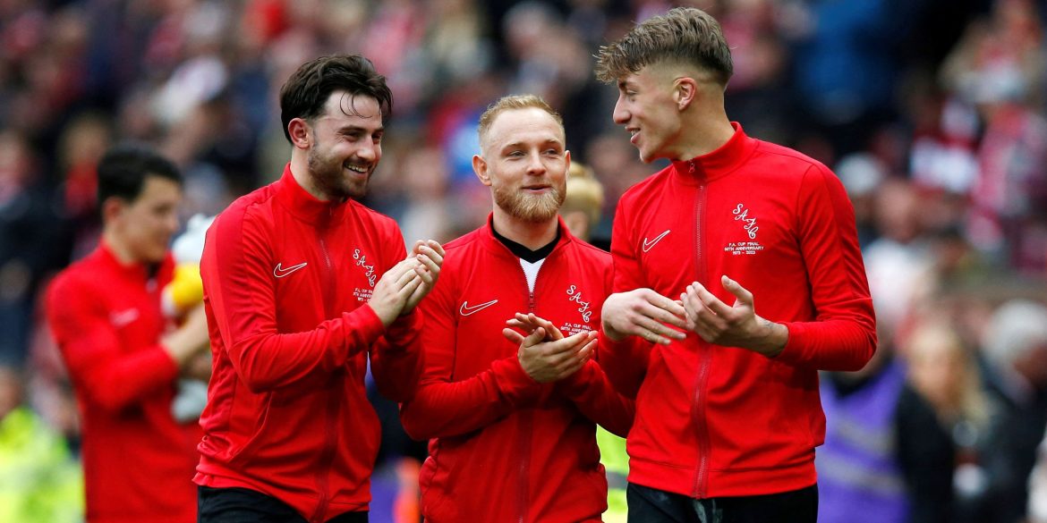 Sunderland must consider selling “magic” star who earns 4x Hume’s wage