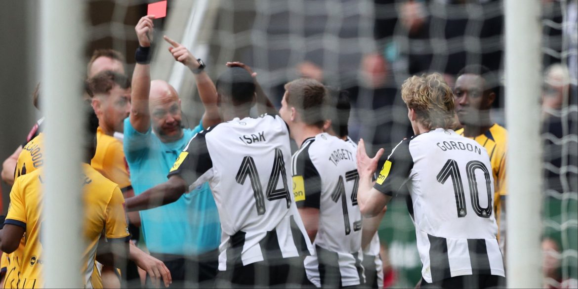 Eddie Howe battling to keep hold of "unsettled" £150k-a-week Newcastle ace